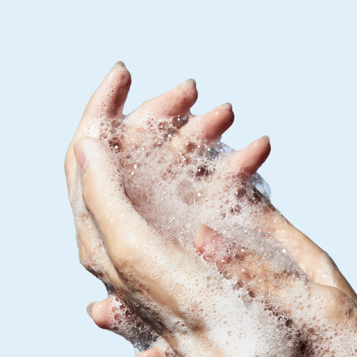 Anua 8 Hyaluronic Acid Moisturizing Gentle Gel Cleanser tube with water droplets, showcasing gentle Korean skincare hydration and cleansing.