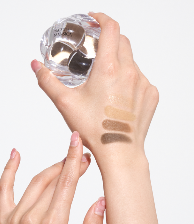 MUZIGAE MANSION twist-open eye palette with 4 neutral shadows in sculptural pot